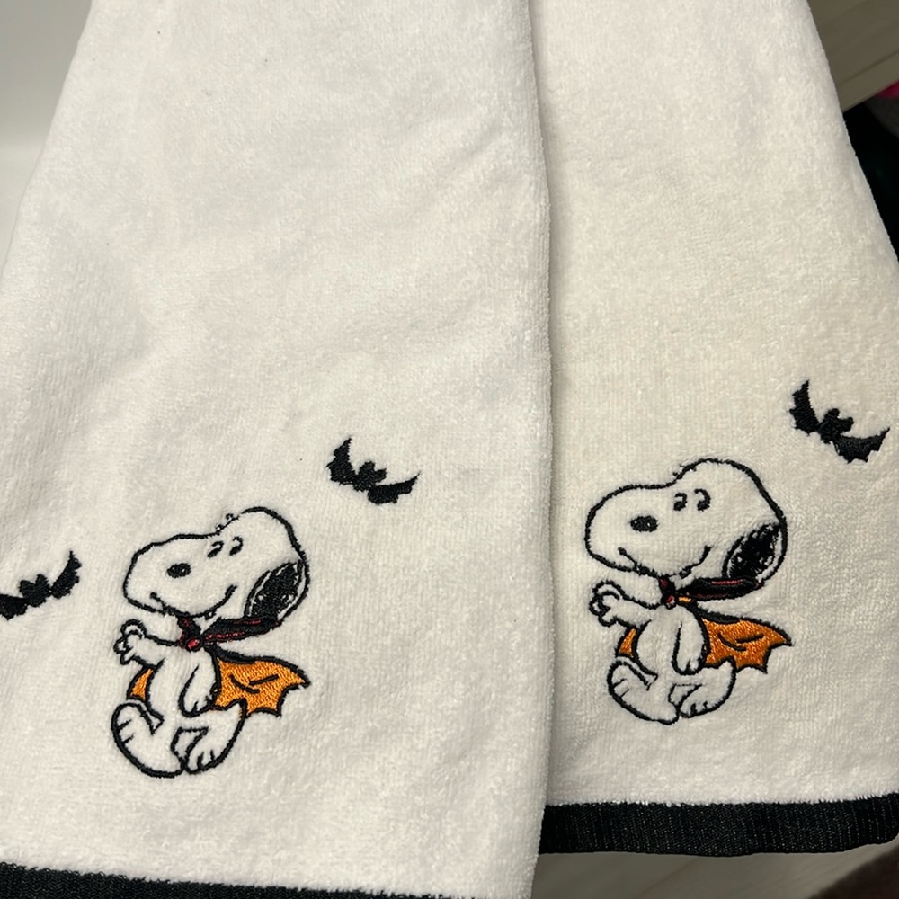 Snoopy hand towels Halloween